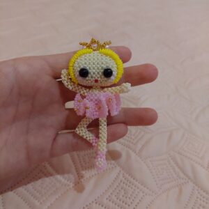 Фігурка балерини з бісеру в рожевій пачці та короні